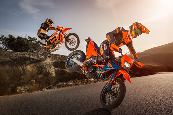 Lançamento da KTM 690 ENDURO R & KTM 690 SMC R 2026