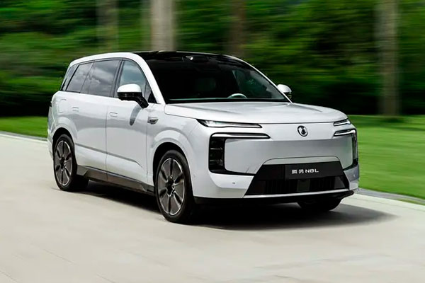 Lançamento do Denza N8L 2025 na China