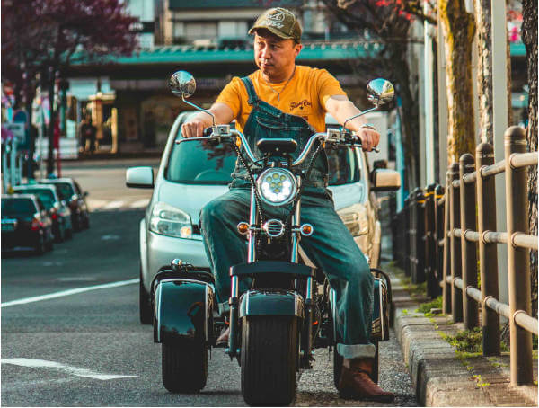 Triciclo eletrico japones com estilo